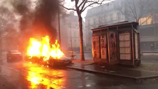 Paris Continues To Burn Because Of Macron's Choice To Raise Fuel Tax