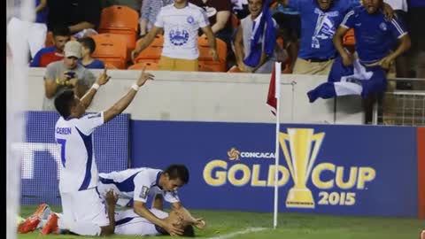 Mexico beats El Salvador to remain atop CONCACAF World Cup qualifying standings.