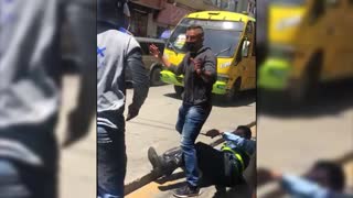 Video: Agente de tránsito fue atacado por 'piratas' en el Centro de Bucaramanga