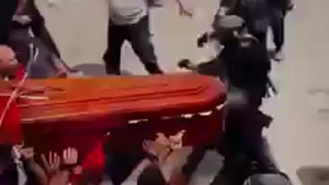 Attack of Israeli occupation forces on the pall-bearers of the coffin of Shireen Abu Aqleh