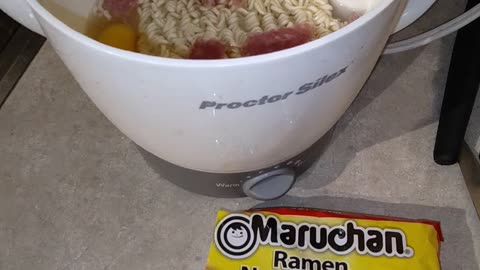 Eating Maruchan Ramen Noodle Beef Flavor, Dbn, MI, 8/6/24