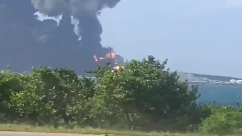 Cuba: third oil tank ignites as firefighters struggle to extinguish blaze