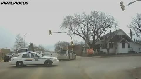 THIEF GETS CAUGHT IN FRONT OF DASH CAM