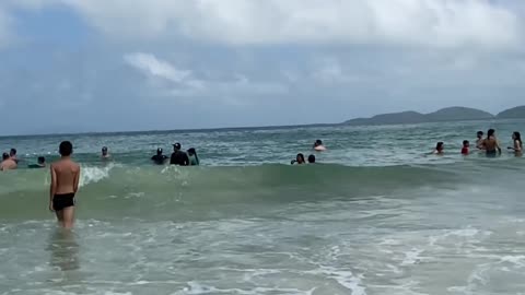 Curtindo uma tarde na praia de Quatro Ilhas, Bombinhas - SC | Som Ambiente