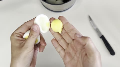 Perfect Yellow Yolk Hard-Boiled Eggs