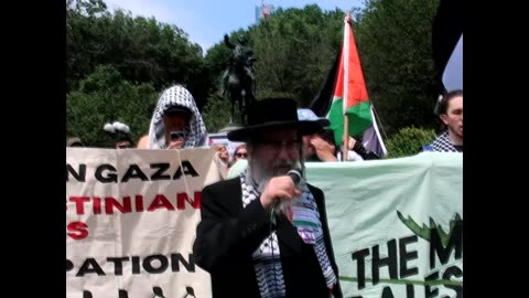 Rabbi addressing the "All Out for Palestine: July 4th Rally"