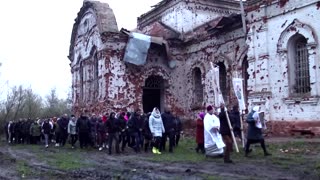 Ukrainians celebrate Easter at church in retaken village