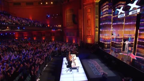 Kevin Li's incredible magic leaves the judges SPELLBOUND - Auditions - AGT 2023