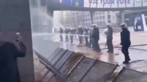 #FarmersProtest #EU #Brussels The European Parliament under siege.