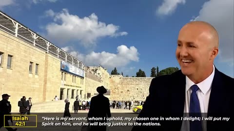 Watch What Happens In This Jerusalem Outreach! Messianic Rabbi Zev Porat Preaches