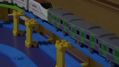 Plarail Shinkansen & Tomica Building☆Chuggington trains run together!