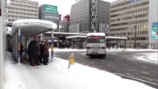 Heavy snow snarls transport in northern Japan