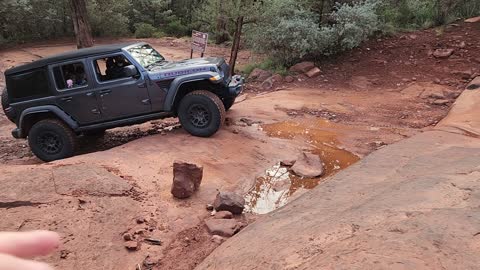 Jeep JLUR on Broken Arrow - Princess Rock