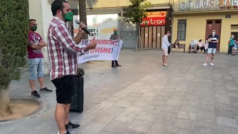 Vecinos protestan en Badalona (Cataluña) contra inseguridad provocada por políticas migratorias