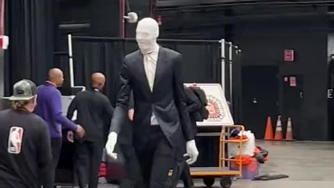 Victor Wembanyama is Slenderman for Halloween. 🔥