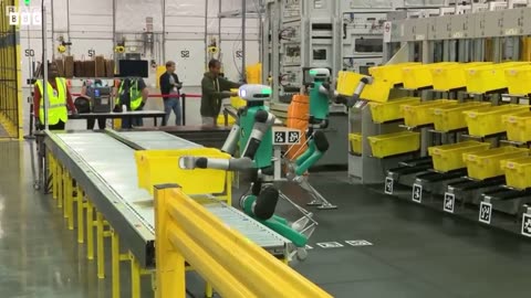🎥 Meet Amazon's creepy new 6-foot robot that will replace warehouse workers.