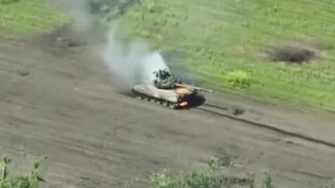 Russian tank failed attempt at escaping it's destiny in Ukraine