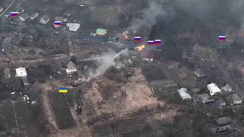 Ukraine War - Single Ukrainian Tank Attacks Massive Russian BTR-82 Convoy In Close Ambush
