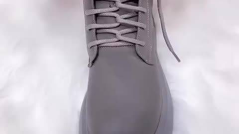 Tie shoelace