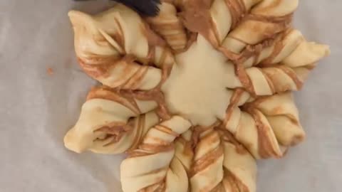 Simple Cinnamon Christmas Snowflake Bread