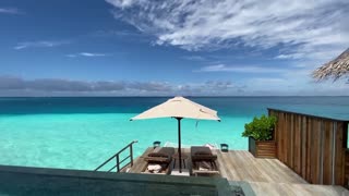 Ocean Ambience on a Tropical Island (Maldives)