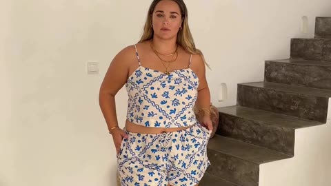 Kate Sommerville | Curvy Fashion Outfits | Australian Beautiful Plus Size Model Biography & Facts