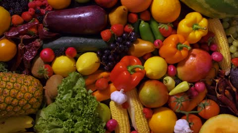 Presentation of many fruits and vegetables