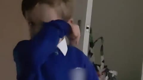 Kid warns to uppercut santa