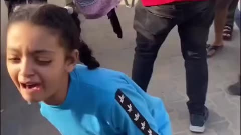 Palestine girl breakdown after seeing her dead mother