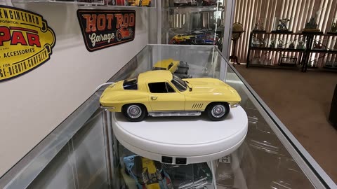 1967 Corvette 327 C2 by Exoto Motor Box