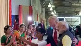 PM modi and trump interacting to group of youngsters