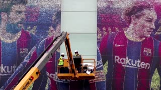 Messi's picture removed from Camp Nou stadium mural