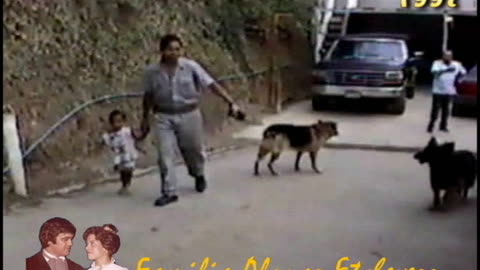1997 M02 Yonni con su hijastra recién-llegada a Daktari