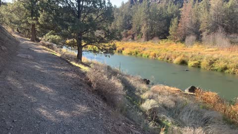 Central Oregon – Smith Rock State Park – Hiking Beside Gorgeous Crooked River – 4K