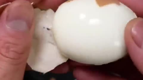 How to peel an egg perfectly