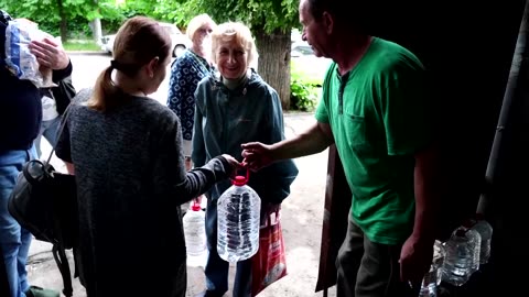 Residents queue for water after Ukraine dam breach