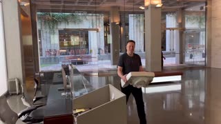 Elon Musk Enters Twitter HQ