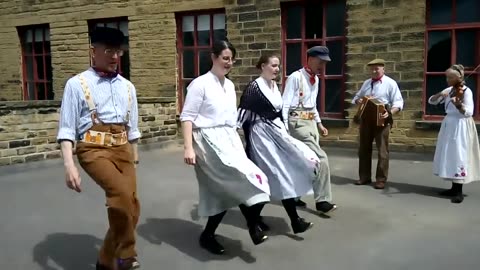 Elderly Lancashire Cloggers UK - Showing how Clogging is done!