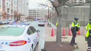 Journalists discuss getting "good shot" of Trump outside DC courthouse