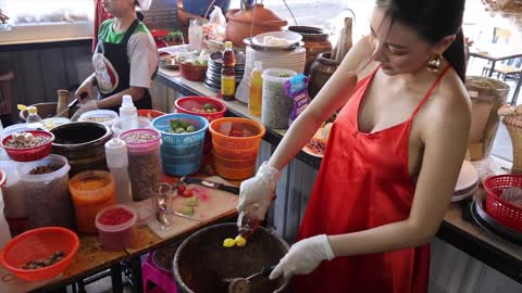 Perfect Chicken Breast! World Famous Roast Chicken Woman - Thai street food