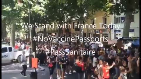 French Police Join Protesters Against Mandatory COVID19 Vaccines & Passports!