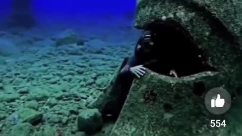 HELMET OF A GIANT FOUND BY ACCIDENT WHILE UNDERWATER DIVING