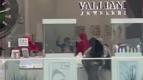 Brazen Smash-And-Grab Robbery Committed At California Jewelry Store