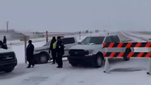 CANADA: FARMERS & TRUCKERS BLAST THROUGH POLICE ATTEMPTS TO ROAD BLOCK