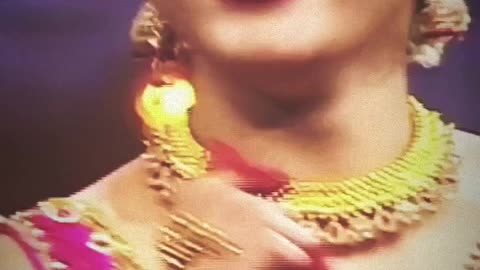 Rashmika Mandana hot Marathi dance