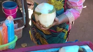 Amazing Coconut Cutting Skills!!