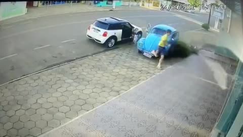 VW Beetle Vs. Mini Cooper