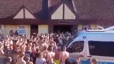 Locals gather in Polish city of Bytom to lynch 4 migrants accused of preying on kids at a pool