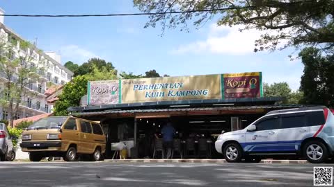 Malaysian Food in Melaka Asam Pedas and Chicken Rice Balls Malacca, Malaysia!new