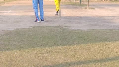 Bowling batters in net practice #fastbowling cricket 🏏
